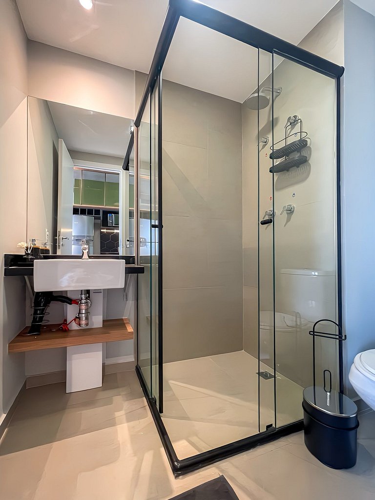 Swimming pool and rooftop in Paraiso, paid parking available