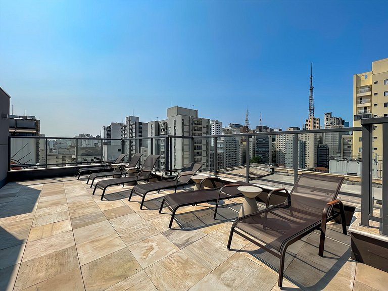 Garagem e piscina nos Jardins Paulistas