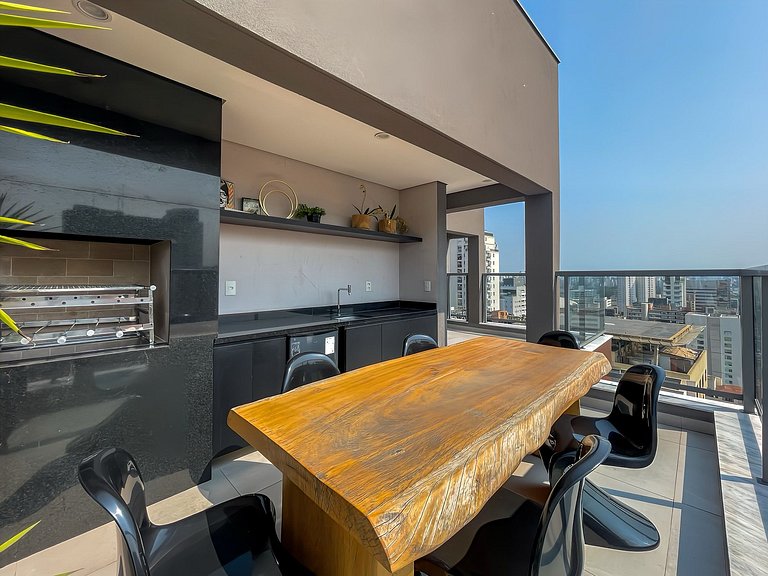 14th floor, with pool and parking on Brigadeiro