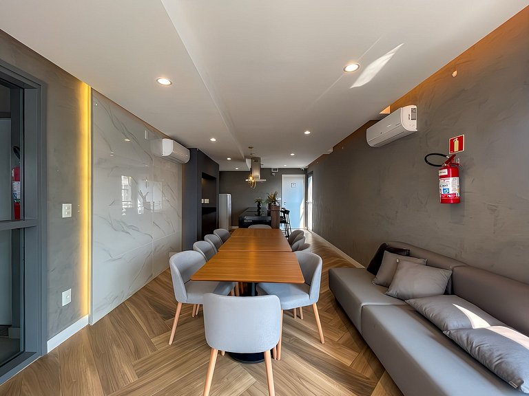14th floor, with pool and parking on Brigadeiro