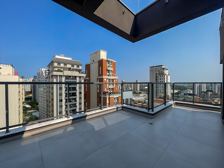 With swimming pool, practicality on Av. Brigadeiro