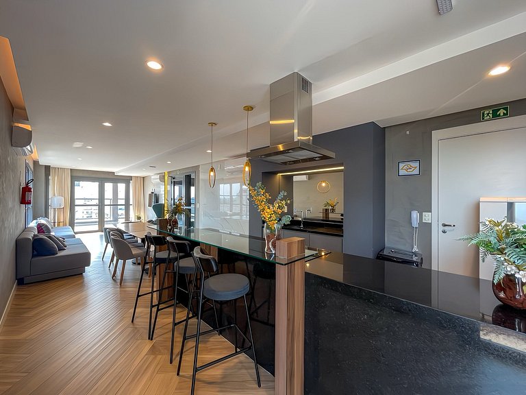 Featuring a swimming pool and garage in Jardim Paulistas