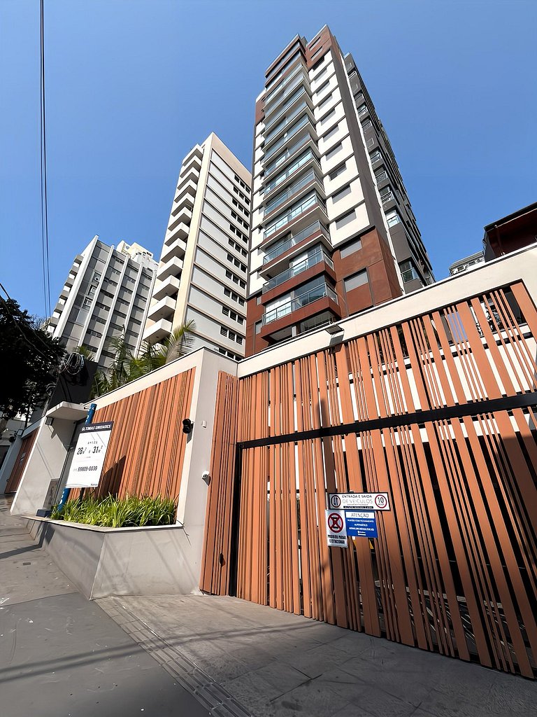 13º piso en Jardins con estacionamiento, balcón y piscina