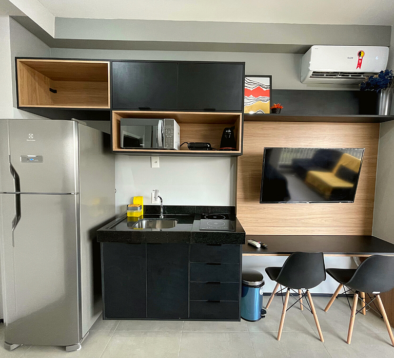 Ao lado Hosp Oswaldo Cruz, com piscina e garagem