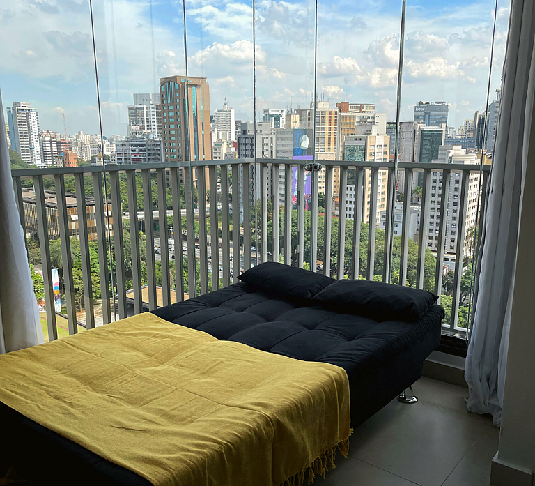 Next to Hosp Oswaldo Cruz, with swimming pool and garage