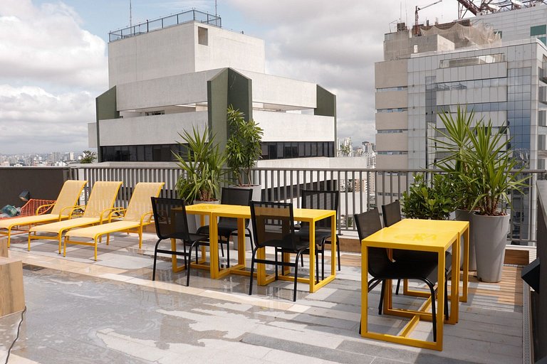 Next to Hosp Oswaldo Cruz, with swimming pool and garage