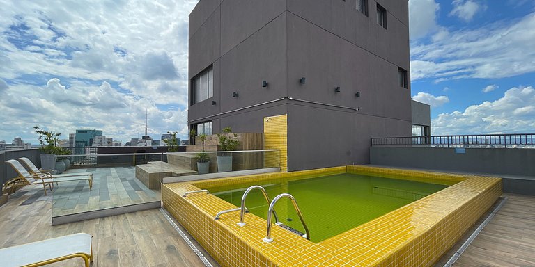 Al lado de Hosp Oswaldo Cruz, con piscina y garaje.