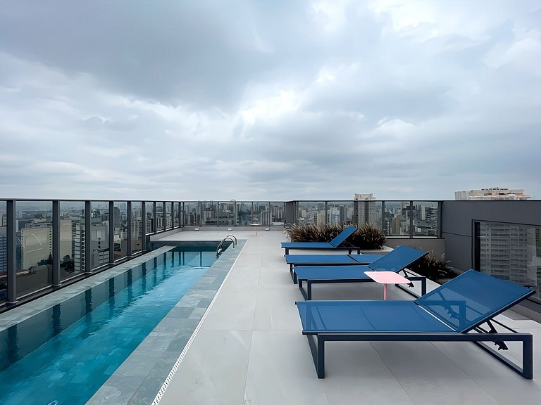 Piscina e rooftop no Paraíso, com estacionamento disponível