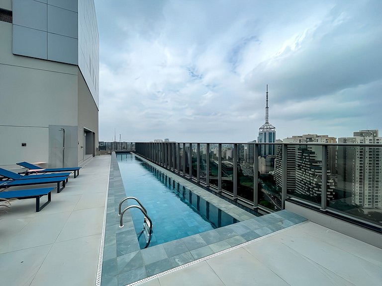 Swimming pool and rooftop in Paraiso, with paid parking