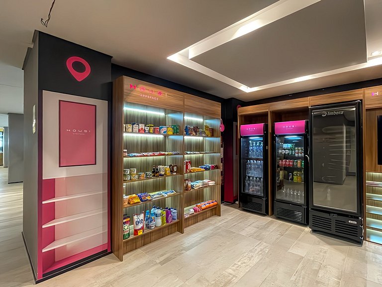 Swimming pool and rooftop in Paraiso, paid parking available