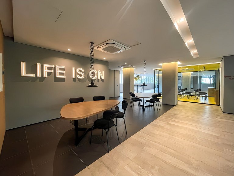 Located near Paulista Avenue, paid parking available