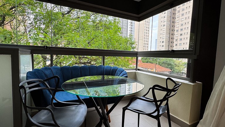 Refúgio moderno com varanda e vista incrível