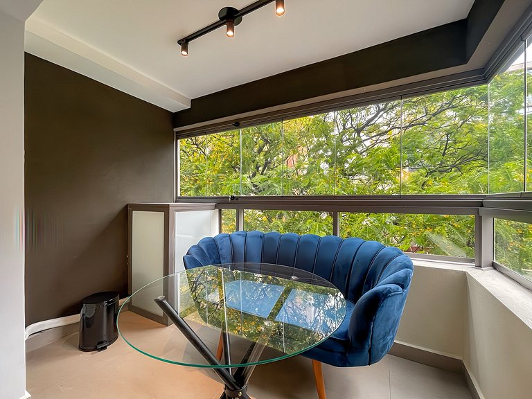 Refúgio moderno com varanda e vista incrível