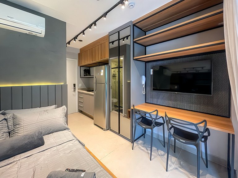 Refúgio moderno com varanda e vista incrível