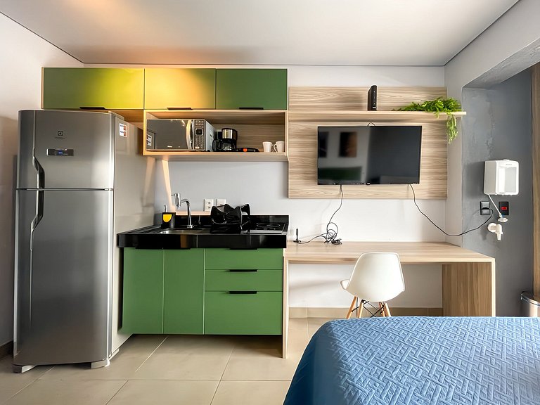 Estudio moderno con espacio de trabajo en Oscar Freire