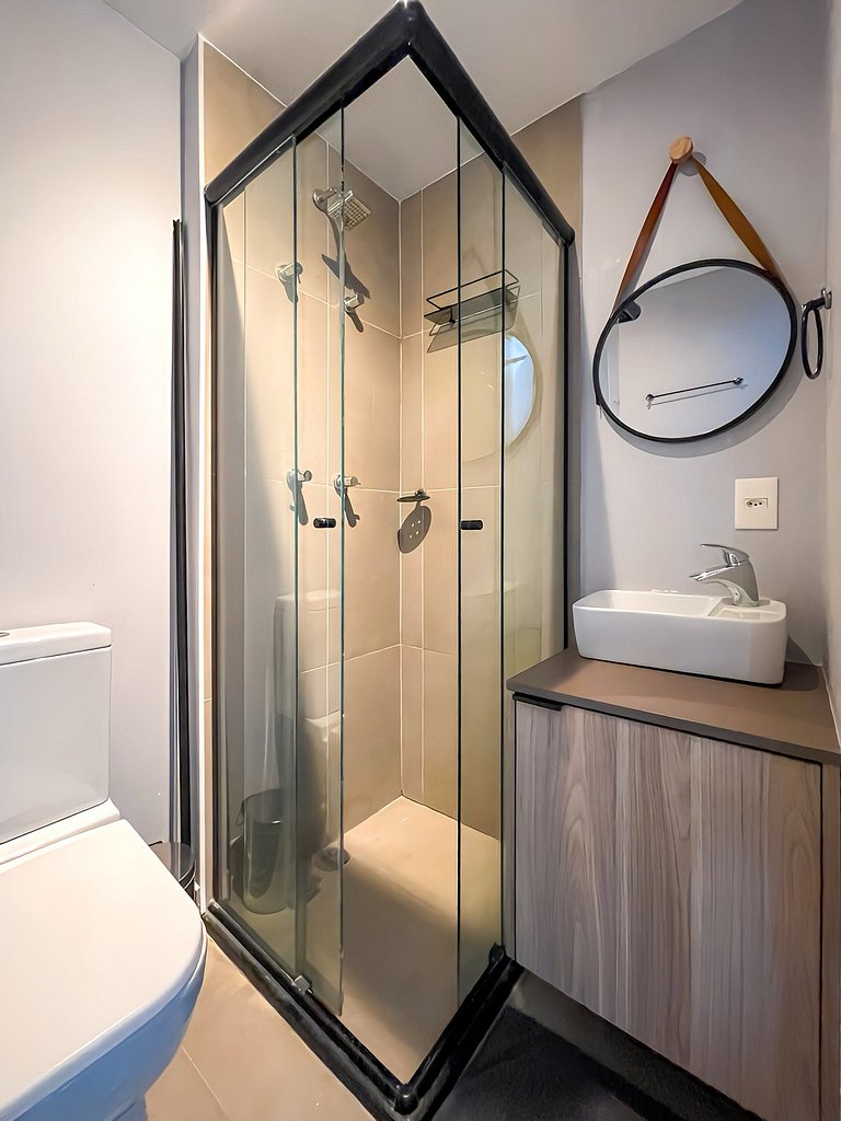 Estudio moderno con espacio de trabajo en Oscar Freire