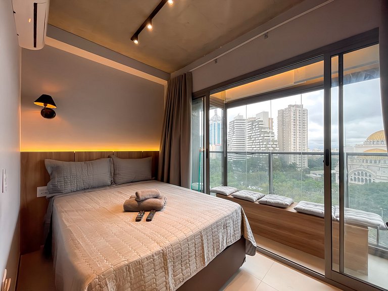 Swimming pool and rooftop in Paraiso, paid parking available