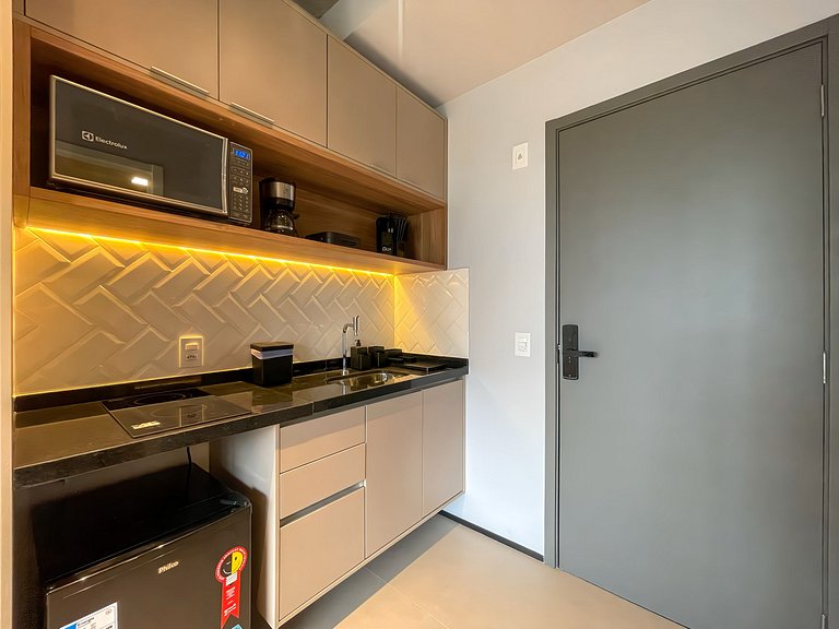 Swimming pool and rooftop in Paraiso, paid parking available