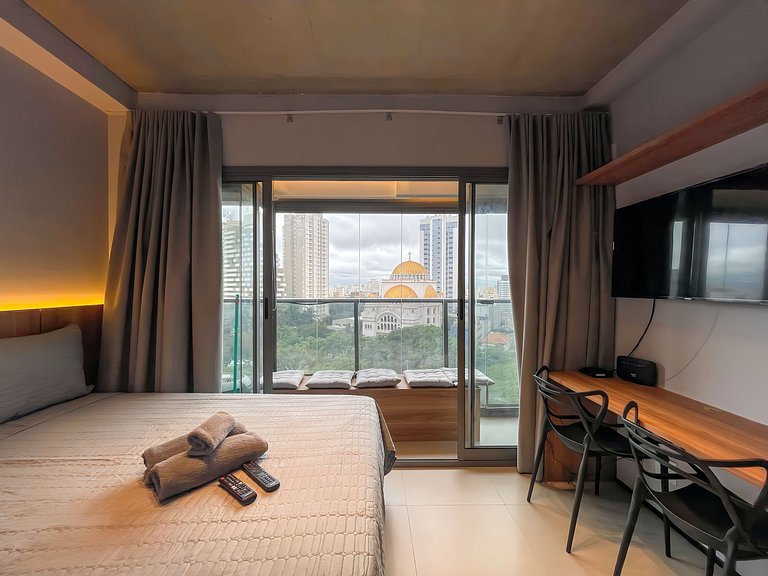 Swimming pool and rooftop in Paraiso, paid parking available