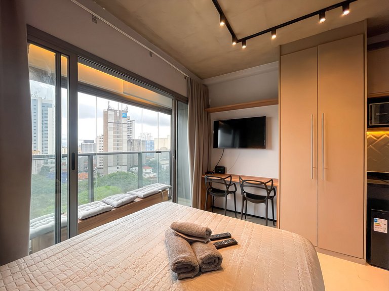 Piscina e rooftop no Paraíso, com estacionamento disponível