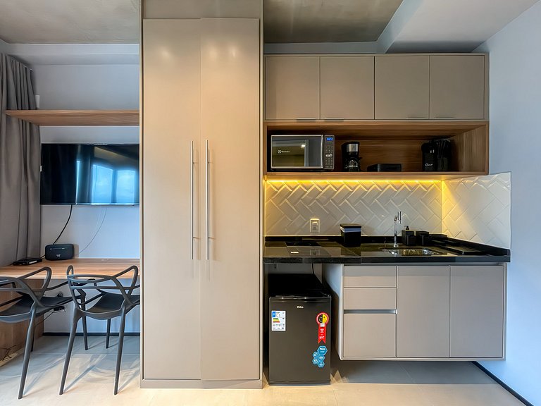 Swimming pool and rooftop in Paraiso, paid parking available