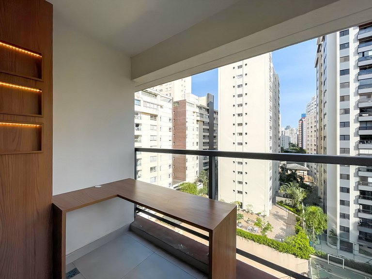 Garagem e piscina nos Jardins Paulistas