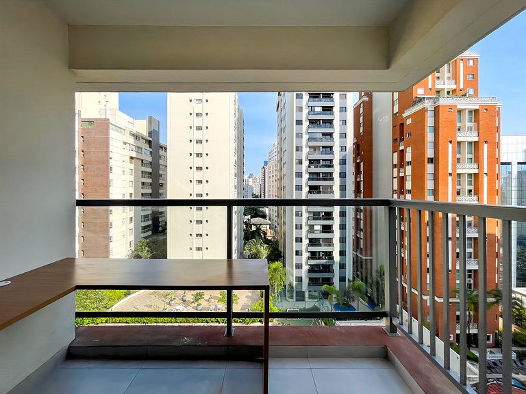 Garagem e piscina nos Jardins Paulistas