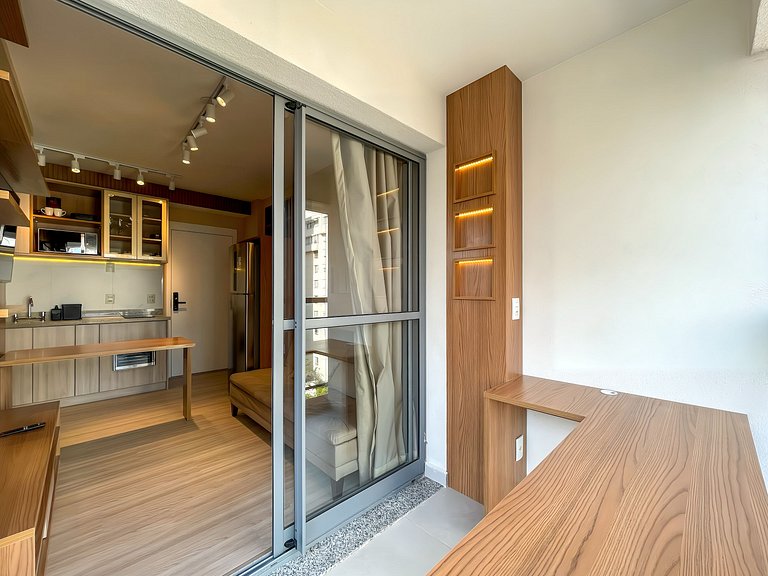 Garagem e piscina localizadas nos Jardins Paulistas