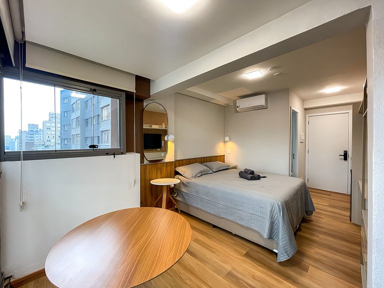Conforto e elegância, com piscina e metro ao lado
