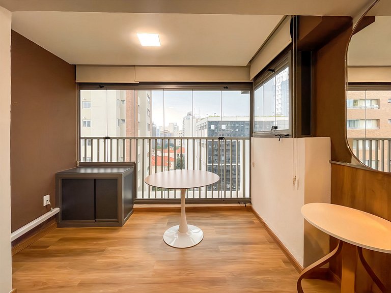 Conforto e elegância, com piscina e metro ao lado