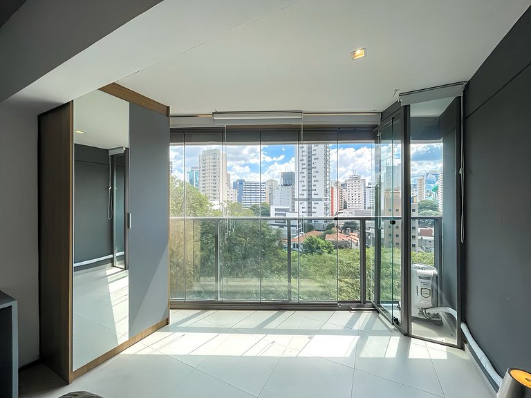 Swimming pool and rooftop next to Av Paulista