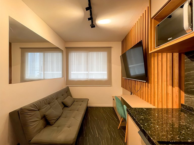 Incluye balcón y acceso a una azotea con piscina