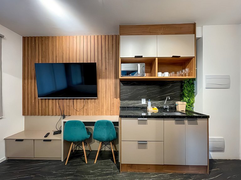 Incluye balcón y acceso a una azotea con piscina