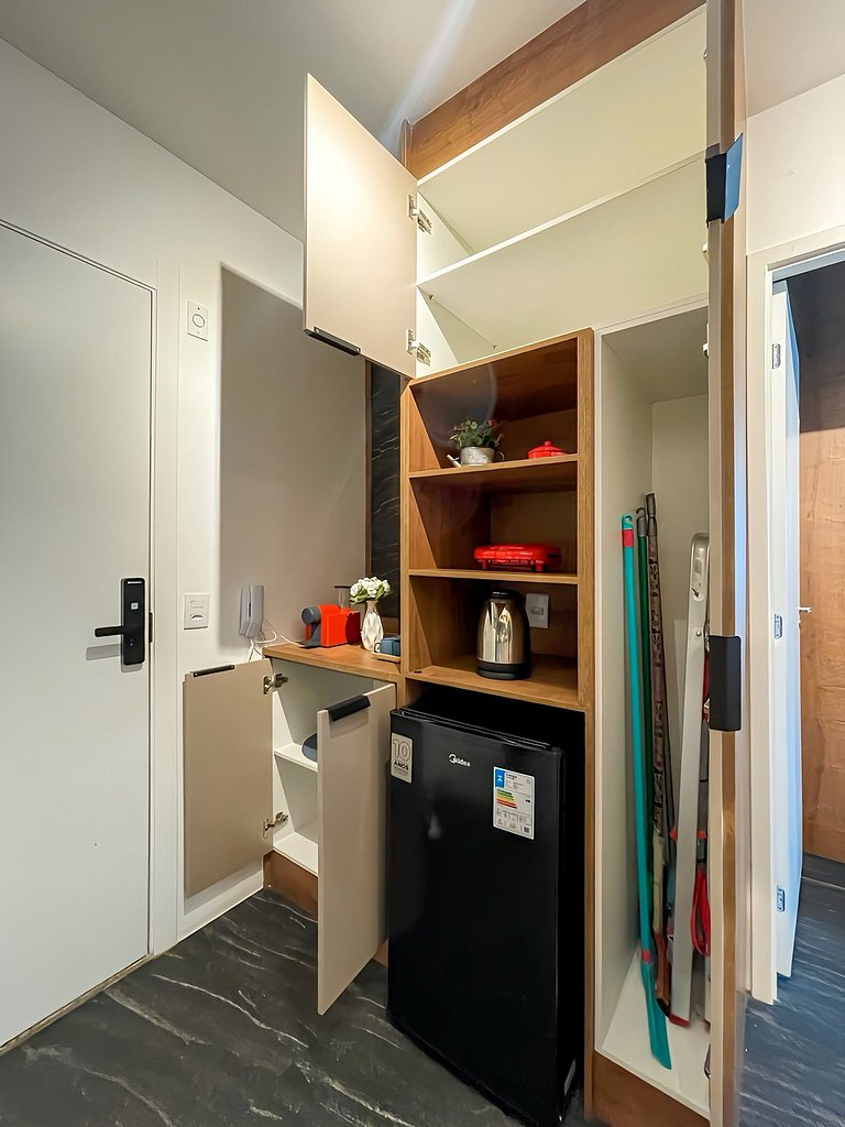 Incluye balcón y acceso a una azotea con piscina