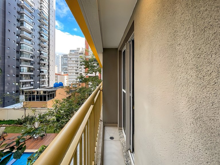 Completo e espaçoso, próximo ao metrô