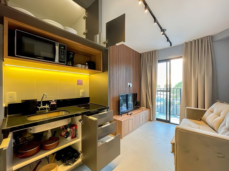 With a swimming pool, located near Moema subway station