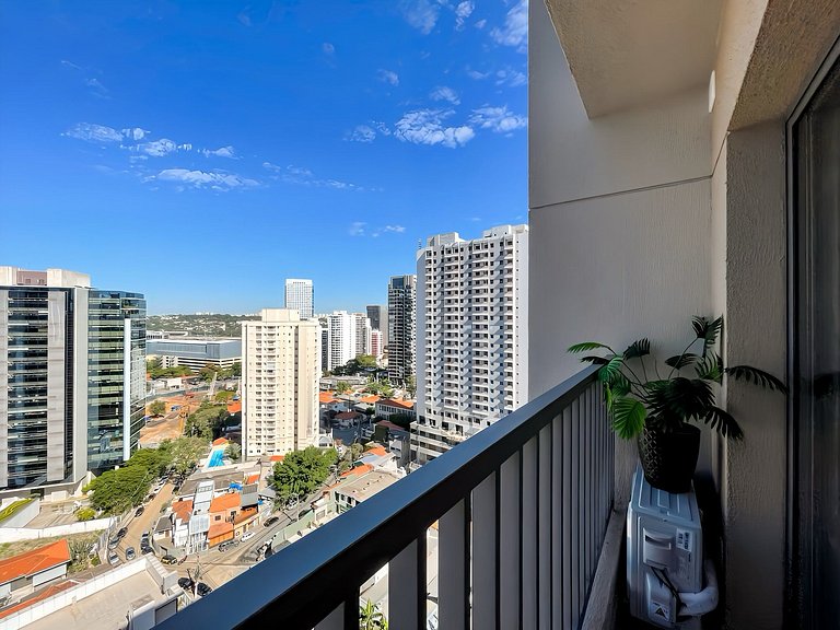 18ª andar, com piscina, perto do metro Faria Lima