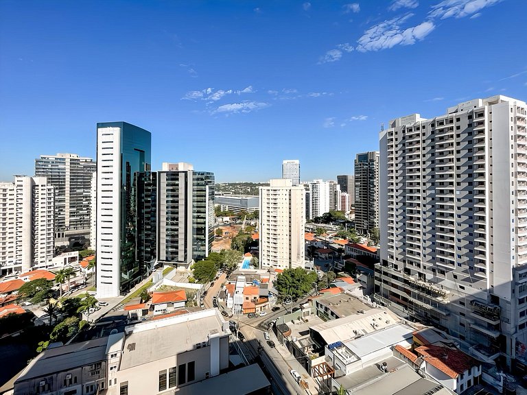 18ª andar, com piscina, perto do metro Faria Lima