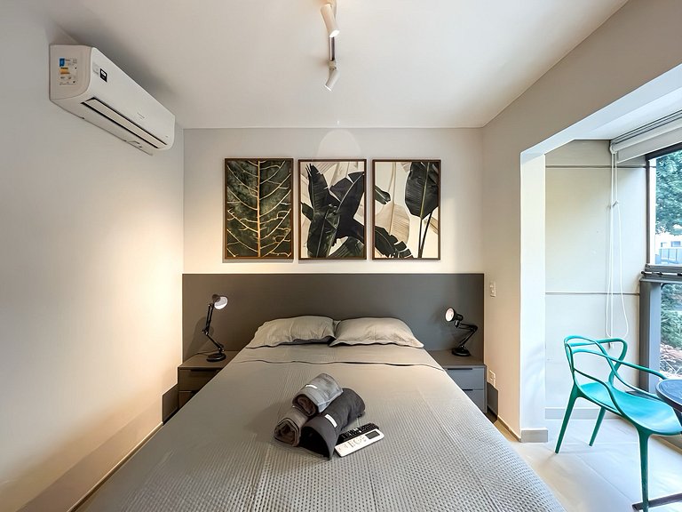 Paid parking next door and easy access to Paulista Avenue