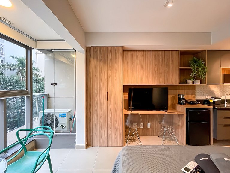 Paid parking next door and easy access to Paulista Avenue