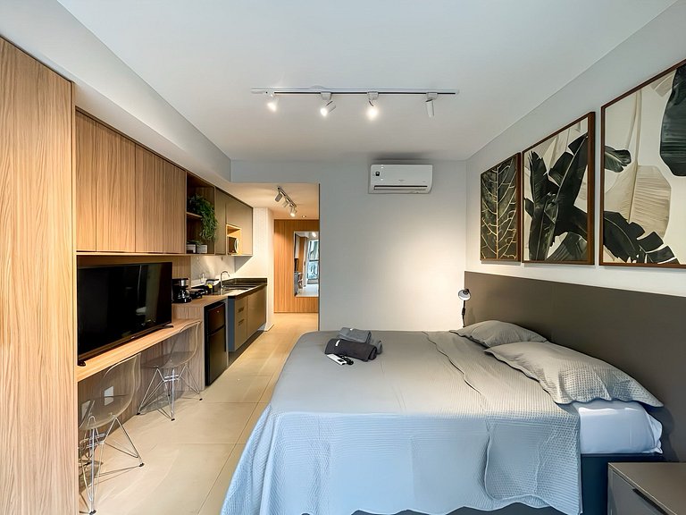 Paid parking next door and easy access to Paulista Avenue