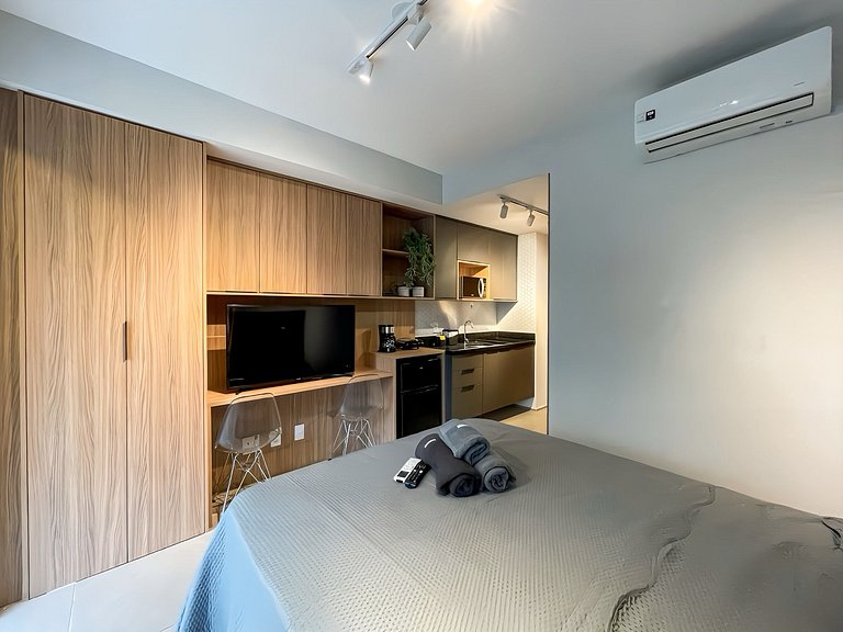 Paid parking next door and easy access to Paulista Avenue