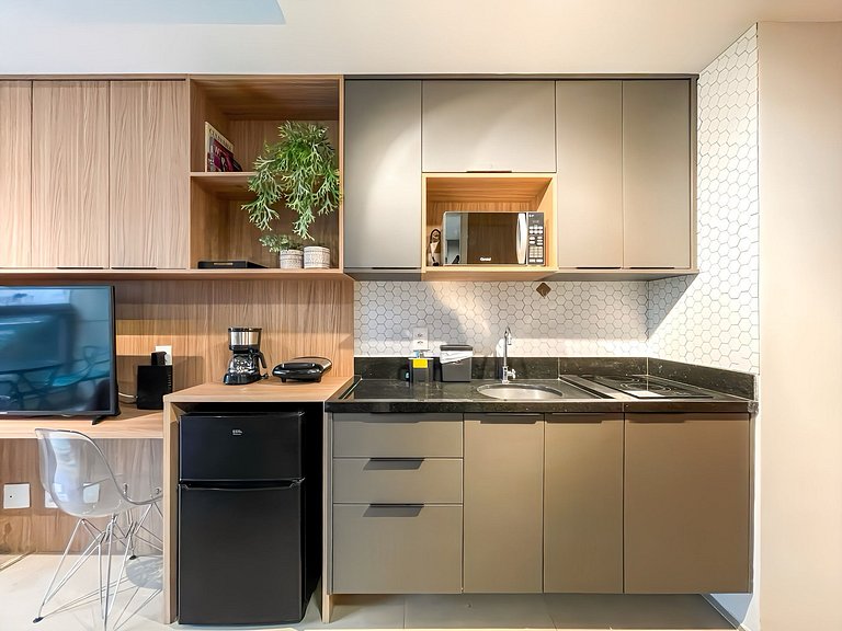 Estacionamiento de pago al lado y acceso fácil a la Avenida