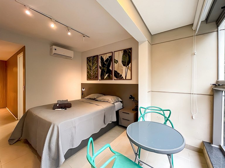 Paid parking next door and easy access to Paulista Avenue