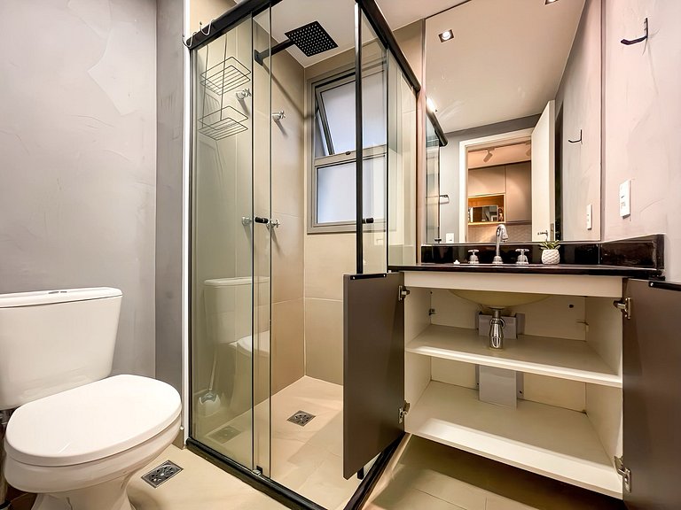 Estacionamento pago ao lado e acesso fácil à Avenida Paulist