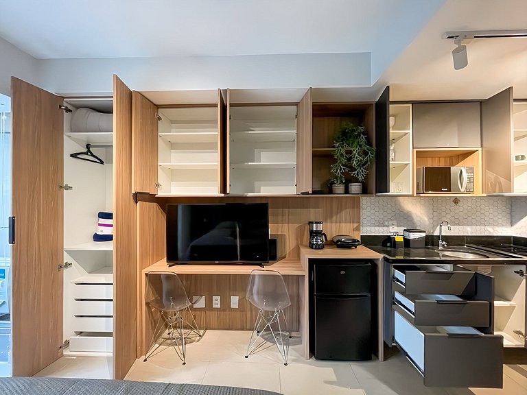 Paid parking next door and easy access to Paulista Avenue