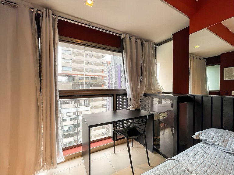 Hermoso estudio con espacio para oficina en casa en Oscar Fr