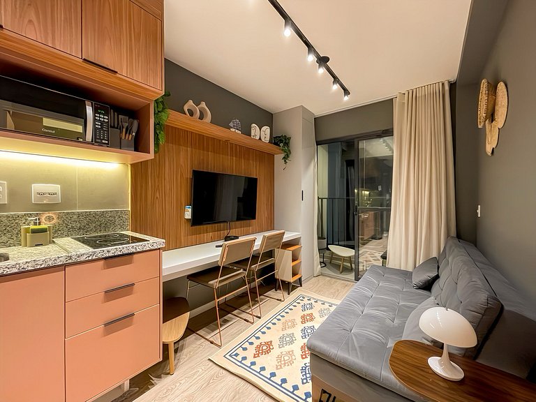 Features a balcony and is conveniently located near the subw