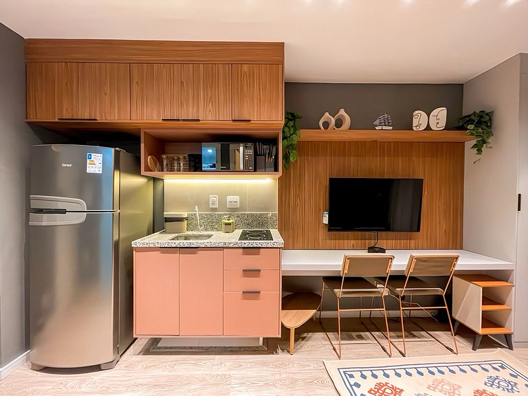 Features a balcony and is conveniently located near the subw