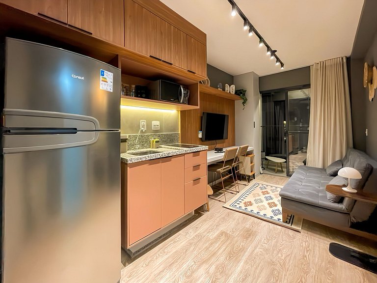 Features a balcony and is conveniently located near the subw